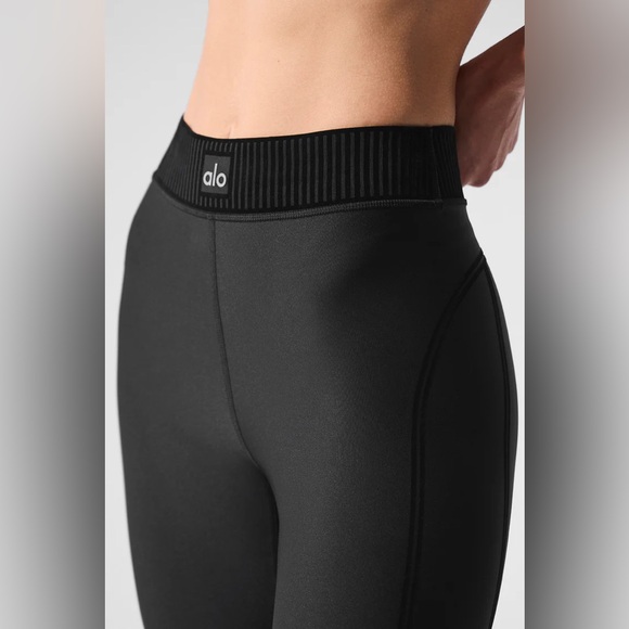 ALO YOGA | ✨NEW✨ Airlift High-Waist 7/8 Line Up Legging in Black - Picture 4 of 6